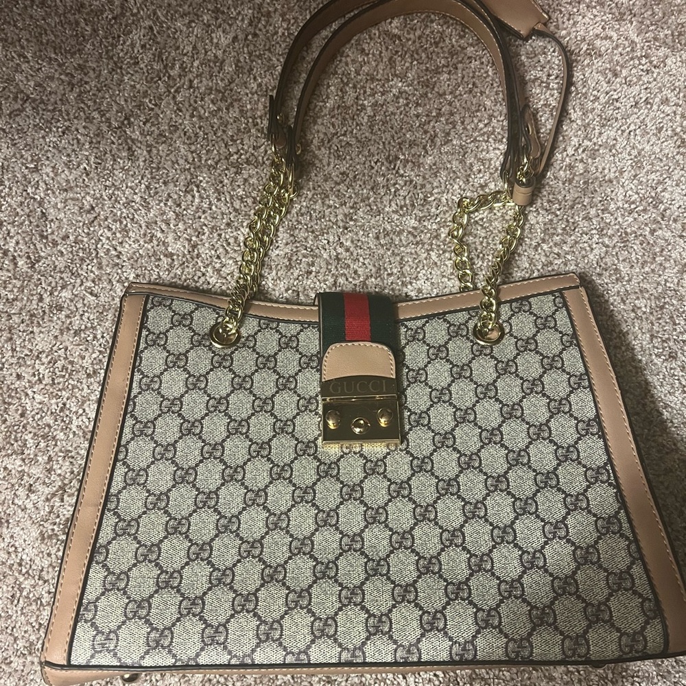 Gucci purse - Picture 1 of 5